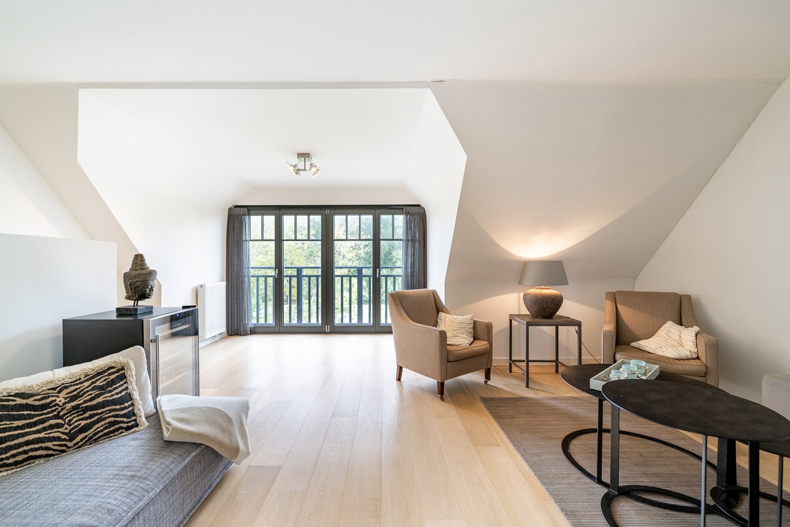 Instapklaar, gemeubeld appartement nabij de zeedijk te Duinbergen
